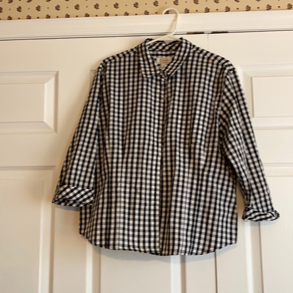 Black/white gingham shirt
